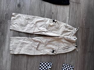 2 Prendas: Falda negra & Vestido marrón