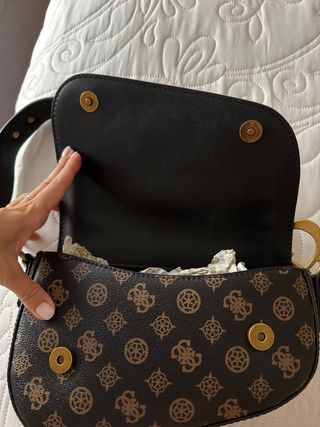 Bolso Guess marrón-negro