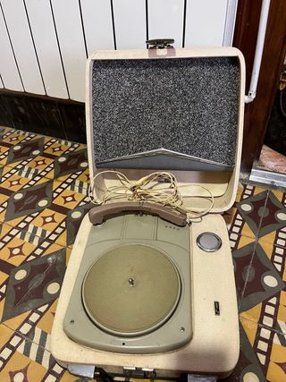 Tocadiscos antiguo portátil