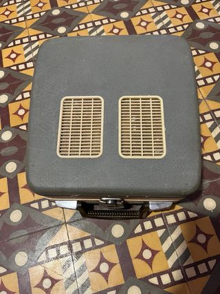 Tocadiscos antiguo portátil