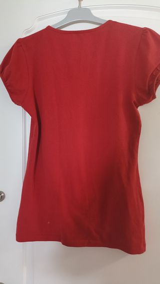 Camiseta roja estampada