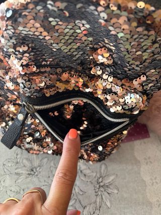 Mochila lentejuelas dorada