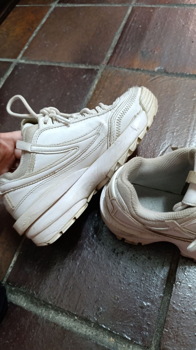 Zapatillas Fila blancas 