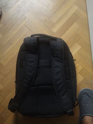 Mochila Targus gris-negra para ordenador