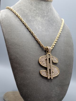 Collar con dije de dólar dorado