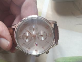 Reloj Tommy Hilfiger marrón y plata