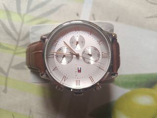 Reloj Tommy Hilfiger marrón y plata