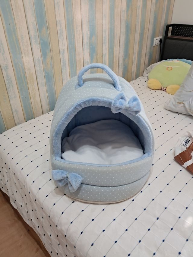 Cama Gato Azul con lunares blancos