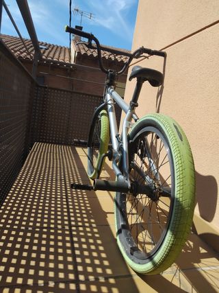 Bicicleta BMX Gris