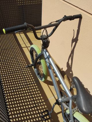 Bicicleta BMX Gris