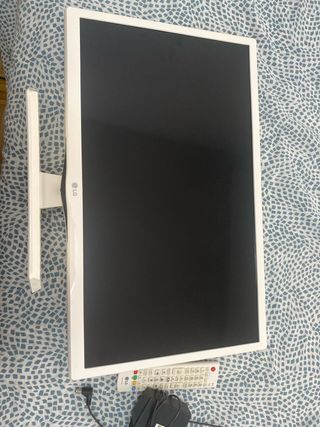 TV LG 24" blanca - Impecable