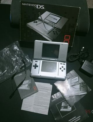 Nintendo DS Plata - Caja original
NEGOCIABLE 