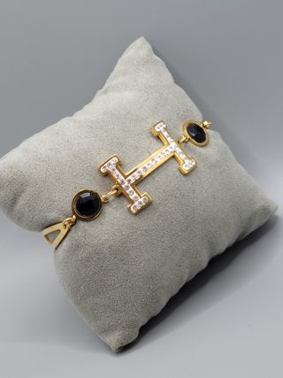Pulsera H dorada con circonitas