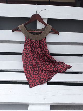 Blusa vaporosa (tejido fino) roja y negra estam
