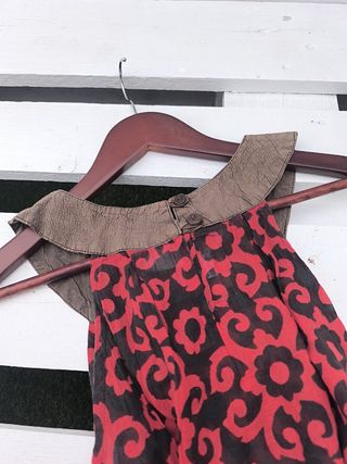 Blusa vaporosa (tejido fino) roja y negra estam