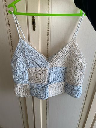 Top uncinetto handmade beige e celeste 
