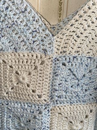 Top uncinetto handmade beige e celeste 