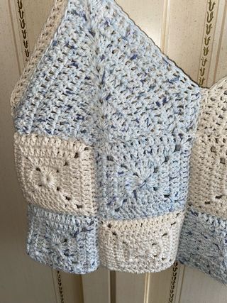 Top uncinetto handmade beige e celeste 