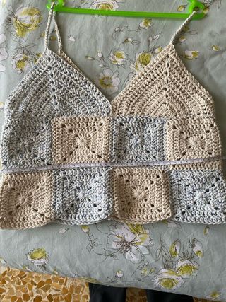 Top uncinetto handmade beige e celeste 