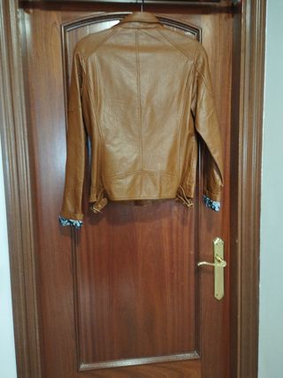 Cazadora marrón polipiel
