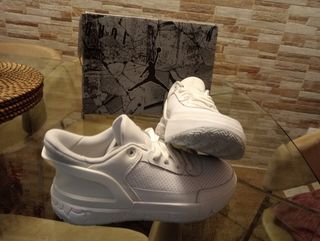 Zapatillas Jordan Day1 (GS) blancas, talla 38