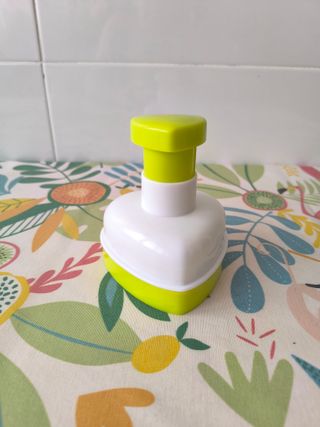 Molde con forma corazón para hacer hamburguesas.