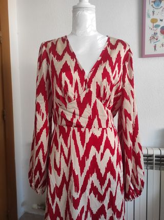 Vestido largo rojo y beige estampado