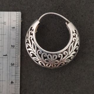 Pendiente de Plata con un diseño floral