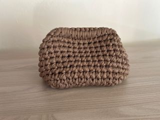 Clutch uncinetto marrone fatta a mano
