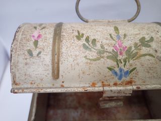 COFRE METÁLICO ANTIGUO 