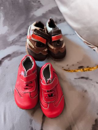 Zapatillas bebé - Marrón y Rojo talla 23
