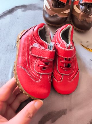 Zapatillas bebé - Marrón y Rojo talla 23
