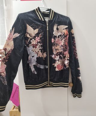 Cazadora terciopelo estampada