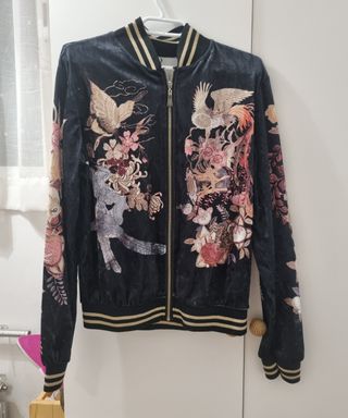Cazadora terciopelo estampada