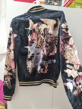 Cazadora terciopelo estampada