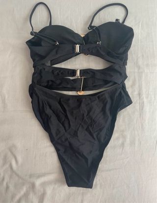 Bañador negro - detalle dorado