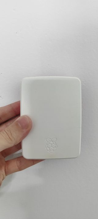 Caja Raspberry Pi 4 blanca