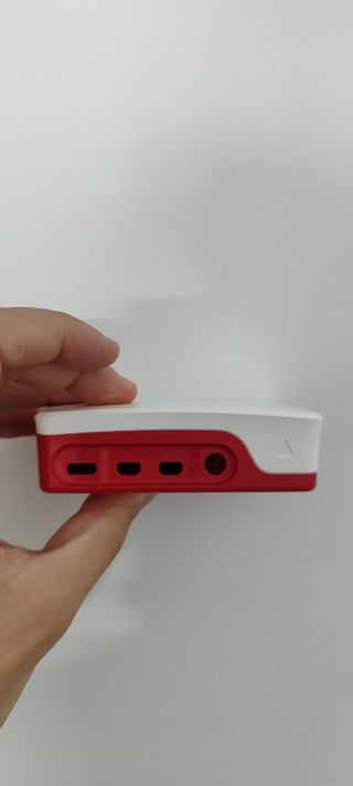Caja Raspberry Pi 4 blanca
