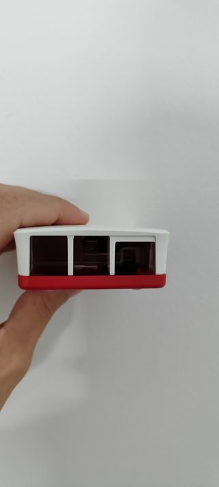 Caja Raspberry Pi 4 blanca