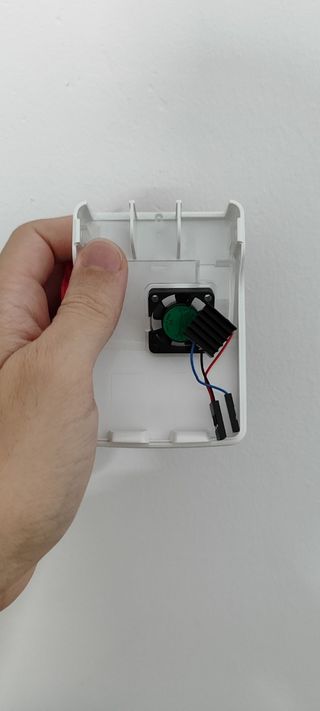 Caja Raspberry Pi 4 blanca