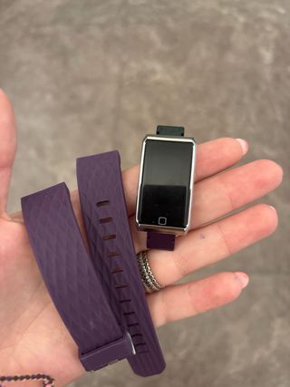 Reloj deportivo morado nuevo