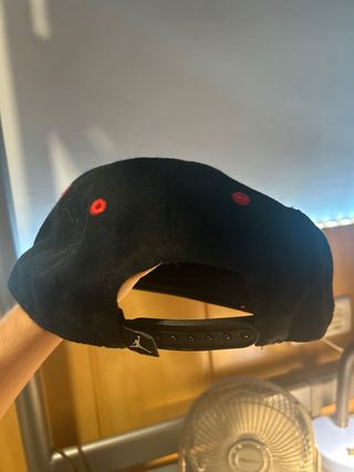 Gorra Jordan roja y negra