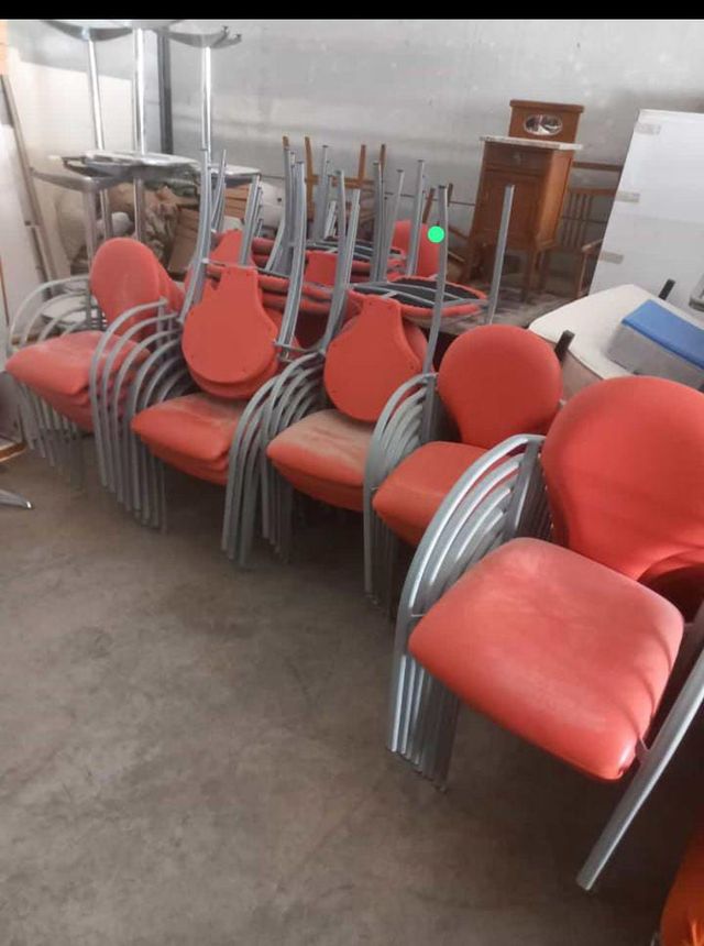 50 Sillas rojas y plateadas