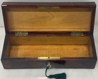 Caja de madera antigua