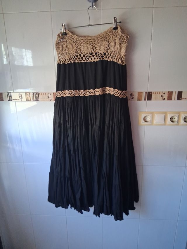 Falda negra crochet beige