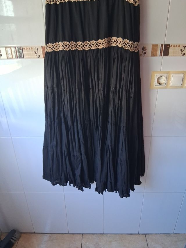 Falda negra crochet beige