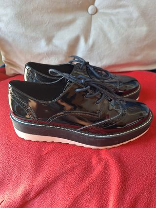 Zapatos Oxford negros brillantes