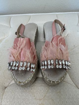 Sandalias rosa plumas mujer