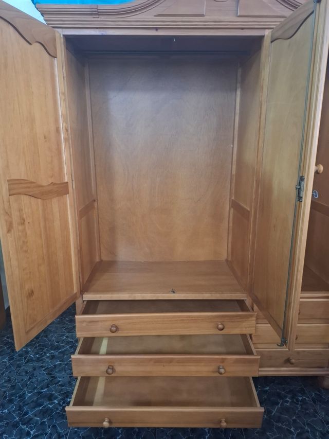 Armario madera maciza 3 puertas