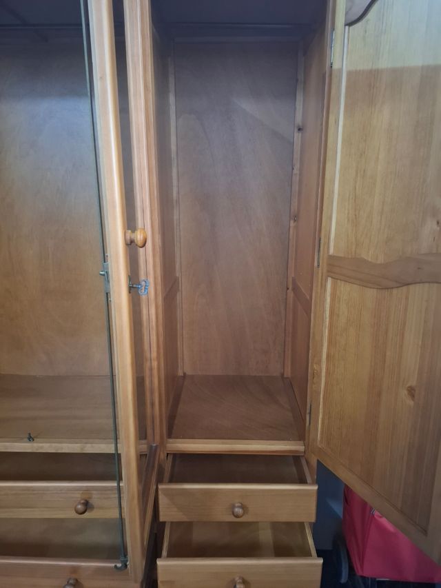 Armario madera maciza 3 puertas